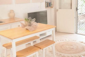 Entire Guest Suite - beach is 1 and half km - Pets Welcome